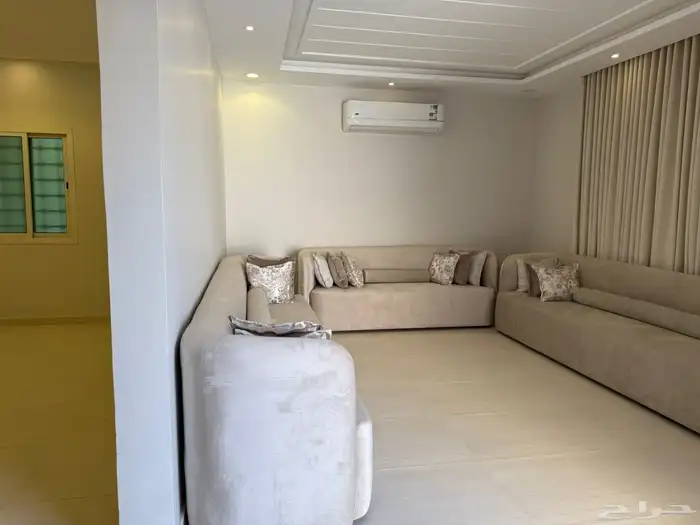 فله في العارض دور ونص وشقتين للبيع 9