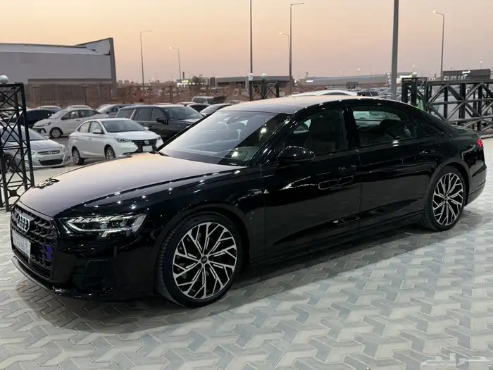 اودي A8 ساماكو 2022 لون اسود 1