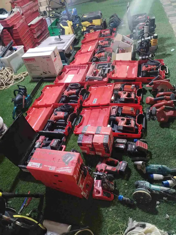 اللبيع معدات من شركة هلتي من شركة ملوكي من شركة بوش 0