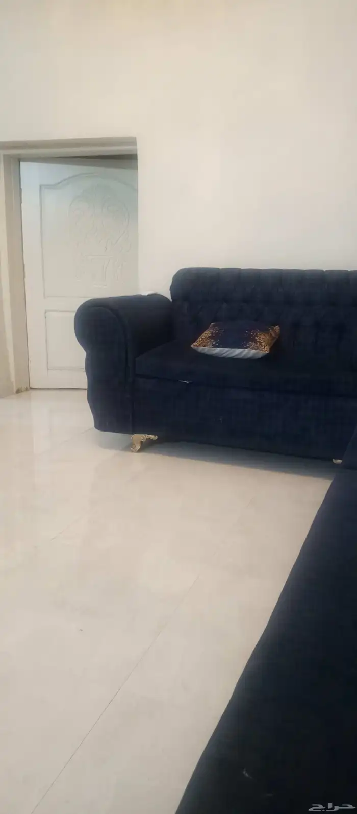 كنب شبه جديد ونظيف 4 5 2
