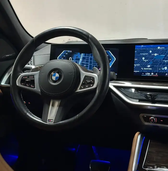 بي ام X6 2024 22