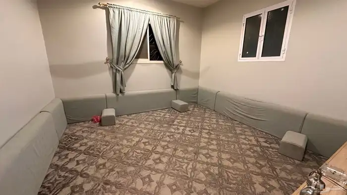 اثاث كنب ومجلس وستاير وسرير مع مرتبه 3