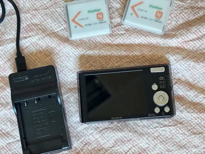 للبيع كاميرا سوني سايبرشوت sony 1