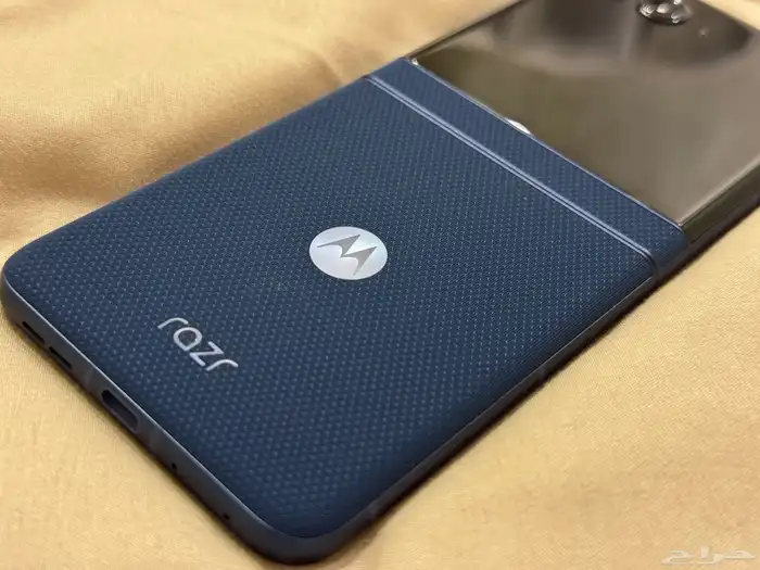 موتورولا رازر 60 شبه جديدMotorola Razr 60 Blue  almost naw 6