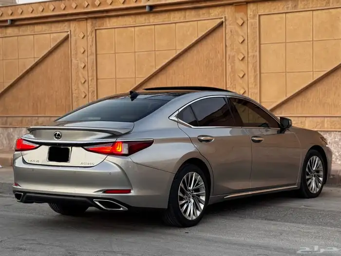 لكزس ES 2022 فل كامل 12