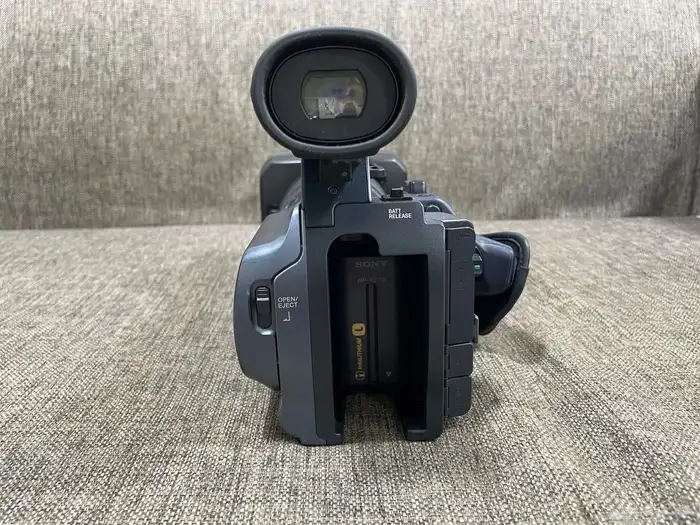 كاميرا Sony Handycam DCR-VX2200e الاحترافية 5