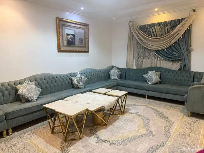 كنب ستارة وسجادة طاولة ضيافة و4 خدمة ومجموعة شاشة المكان حي 0