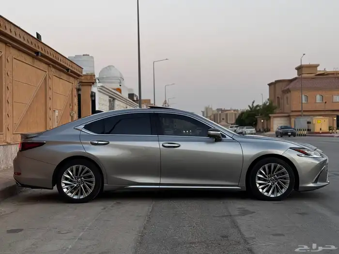 لكزس ES 2022 فل كامل 7