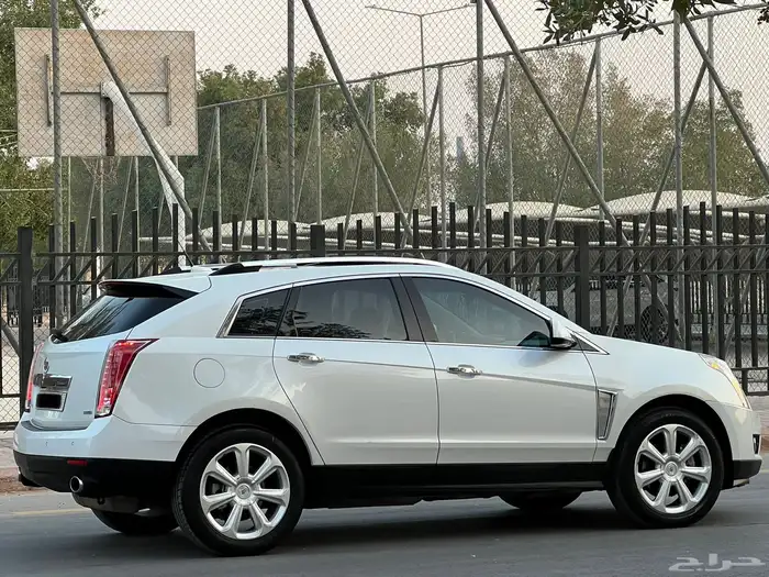 كاديلاك SRX 2013 فل 5