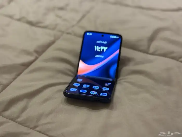 موتورولا رازر 60 شبه جديدMotorola Razr 60 Blue  almost naw 9