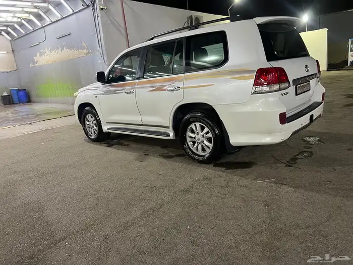 لاندكروزر VXR 2009 فل كامل 2