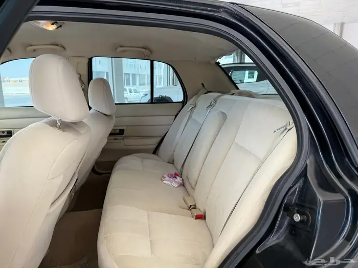 فورد فكتوريا 2008 اسود مدني 11