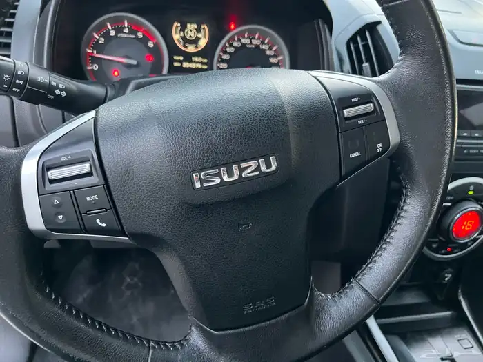 ايسوزو ديماكس LS دبل تماتيك 2018 10