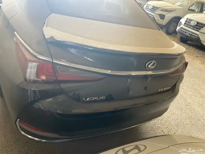 ليكزس 300 هايبرد 2025 3