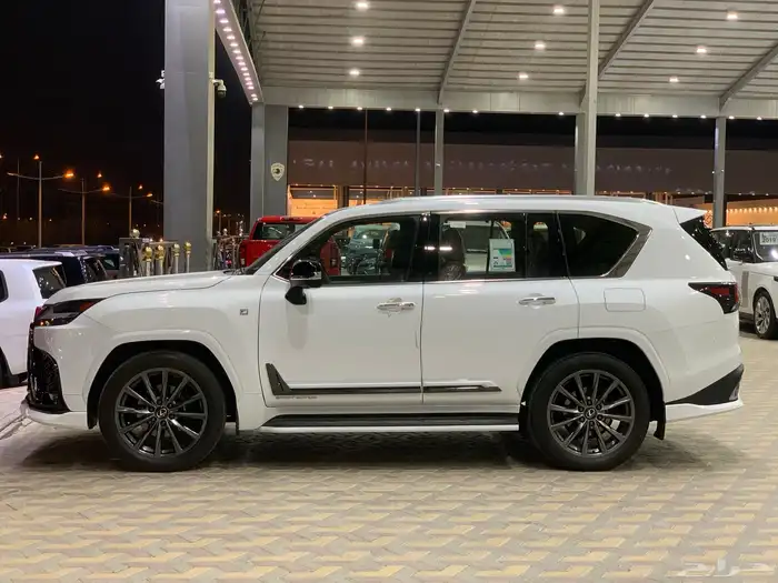 لكزس 600 LX فل كامل 2024 سعودي 4