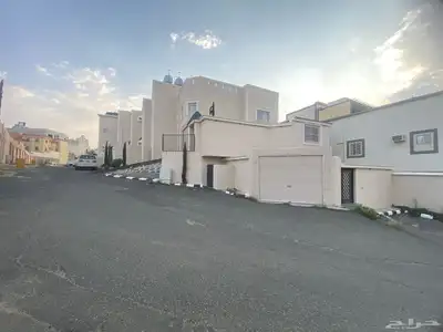 دور و أربع شقق index