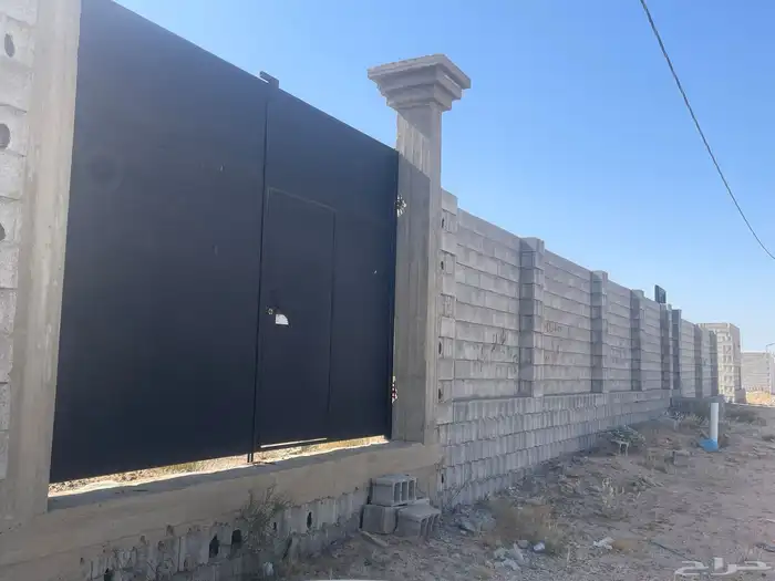 ارض للبيع حوش مع خزان و2 بوابة 3