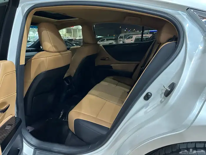 لكزس ES250 موديل 2024 نظيف 17