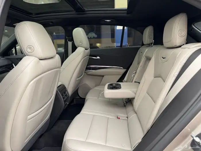 كاديلاك XT4 2023 فل اوبشن عداد 15 الف على الضمان 9