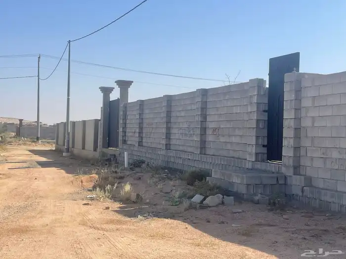 ارض للبيع حوش مع خزان و2 بوابة 4
