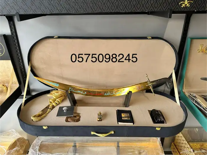 هدايا بشت سيف عطر عود دروع أكريليك 1