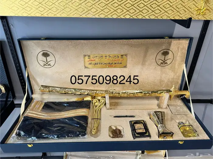 هدايا بشت سيف عطر عود دروع أكريليك 0
