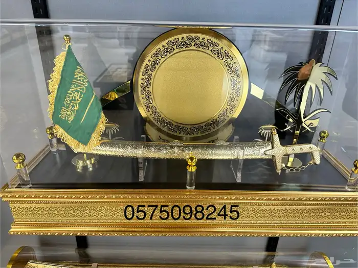 هدايا بشت سيف عطر عود دروع أكريليك 17