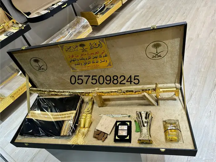 هدايا بشت سيف عطر عود دروع أكريليك 11