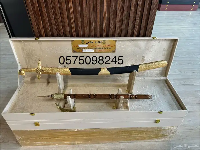 هدايا بشت سيف عطر عود دروع أكريليك 5