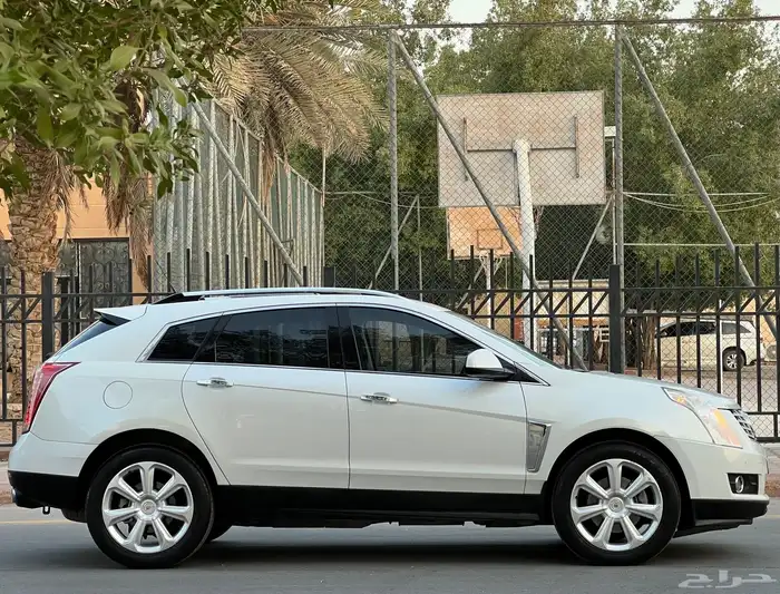 كاديلاك SRX 2013 فل 6
