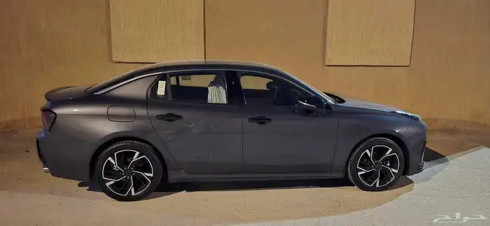 Lynk Co 03 2024 رمادي وكالة 3
