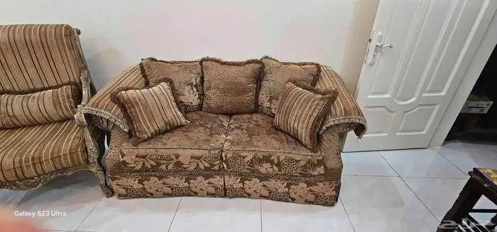 طقم كنب مع ستاره وطاولات ودولاب بسعر400 5