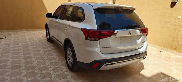 ميتسوبيشي اوتلاندر 2019 وكالة 1