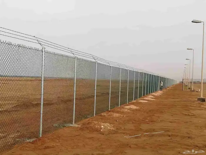 أعمال تسوير وتشبيك بالشبك الزراعي من الحديد المجلفن والعادي. 0