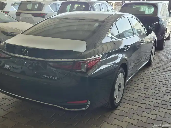 لكزس es 250 استاندر سعودى2025 لدى شركه ابن ذياب 4