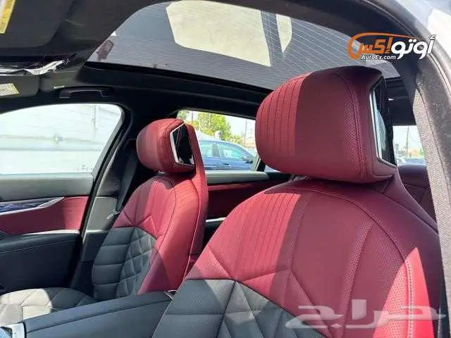 2025 بي إم دبليو 740i 12