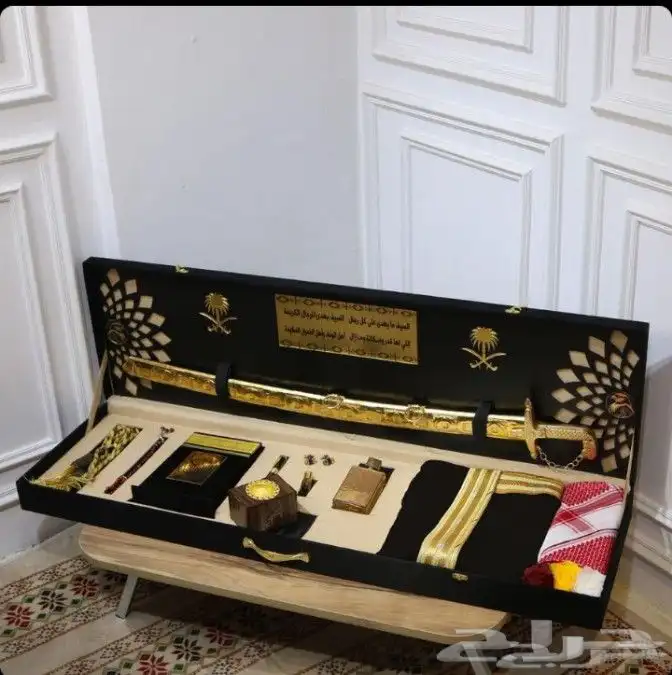 بوكس هدايا رجالي هو عبارة عن صندوق فاخر يحتوي على عدة قطع مل 3