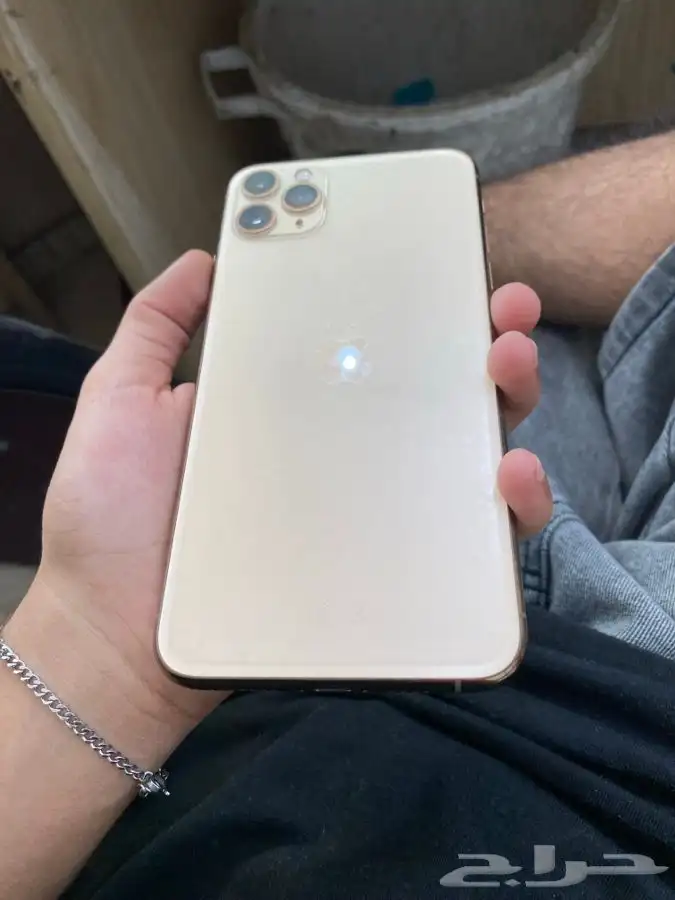 ايفون 11 برو ماكس نظيف وعليه ضمان شهر 0
