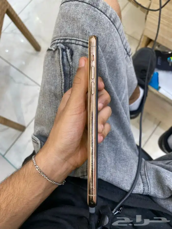 ايفون 11 برو ماكس نظيف وعليه ضمان شهر 4