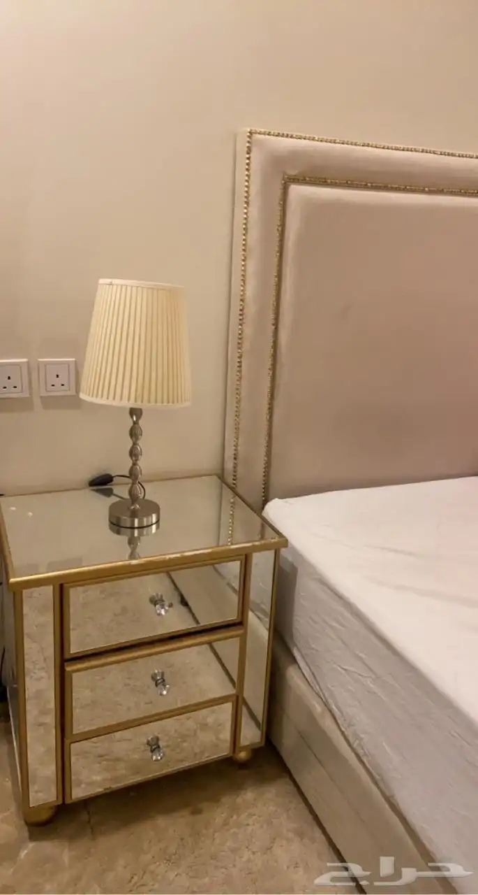 للبيع اثاث غرفة نوم 1