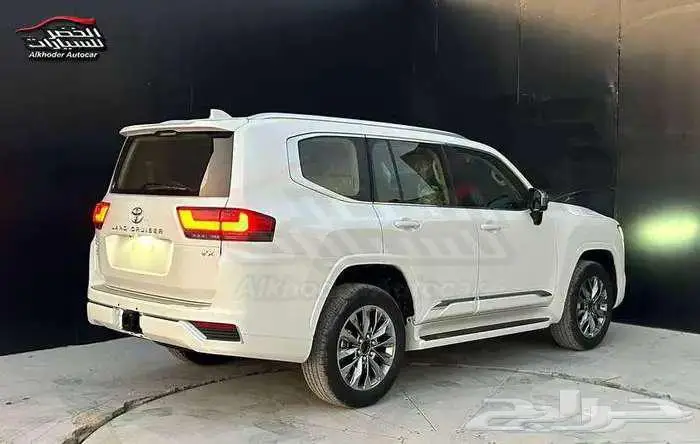 تويوتا لاندكروزر 2025 VXلدى شركة عبدالمجيد الخضر 3