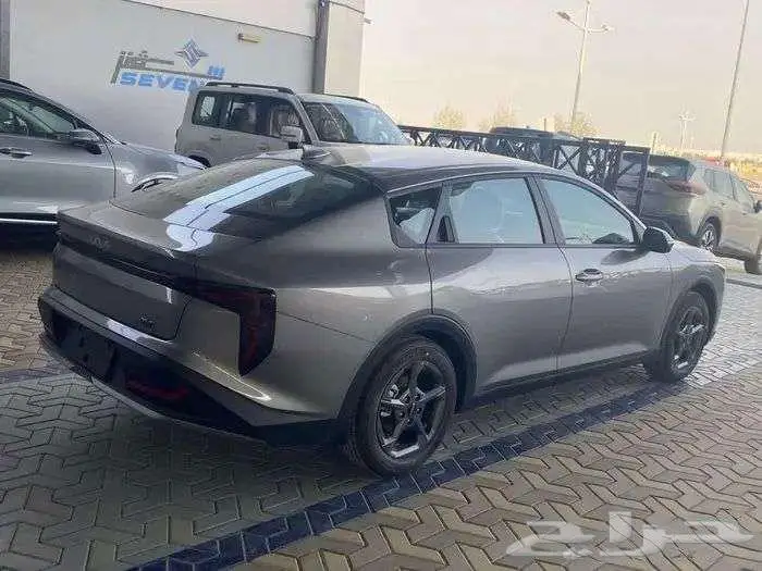 كيا كي 4 نص فل سعر رمزي حصري لدى سفنز 2