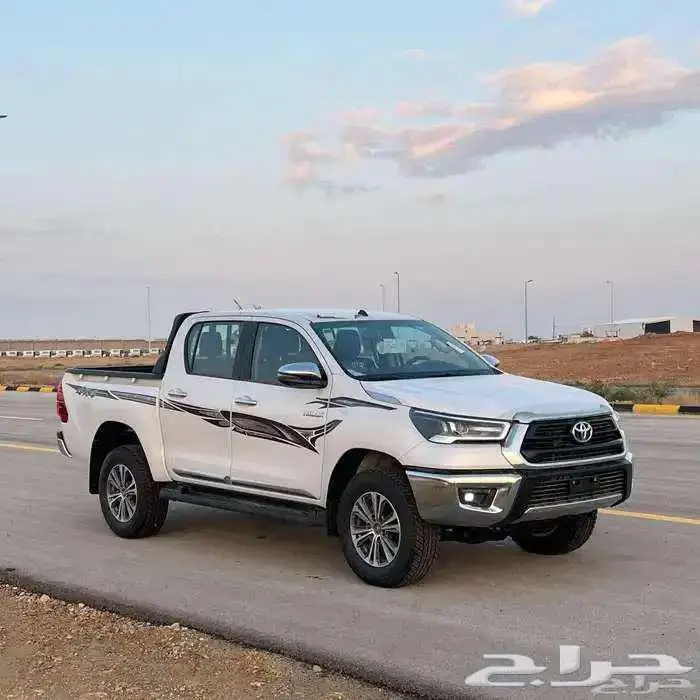 تويوتا هايلوكس SGLX بنزين فل كامل 2025 كاش بأقل الاسعار 1