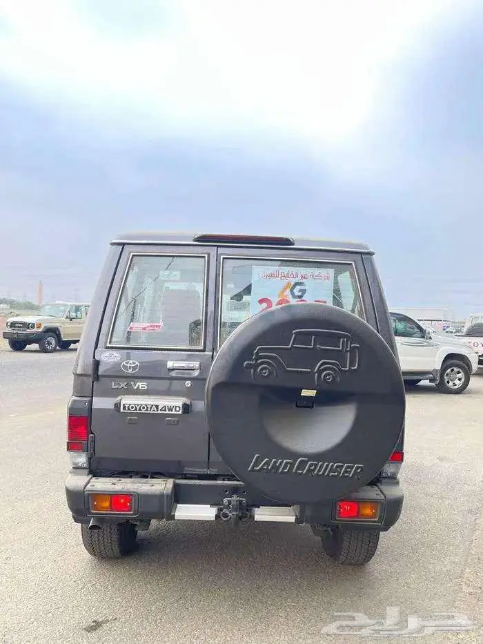 تويوتا - ربع - مصندق - رمادي - بنزين - 2025 1