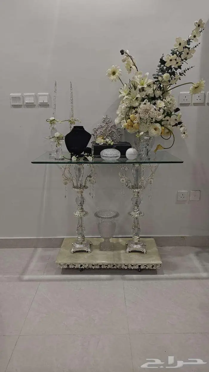 طاولة ملكة - شبه جديدة 1