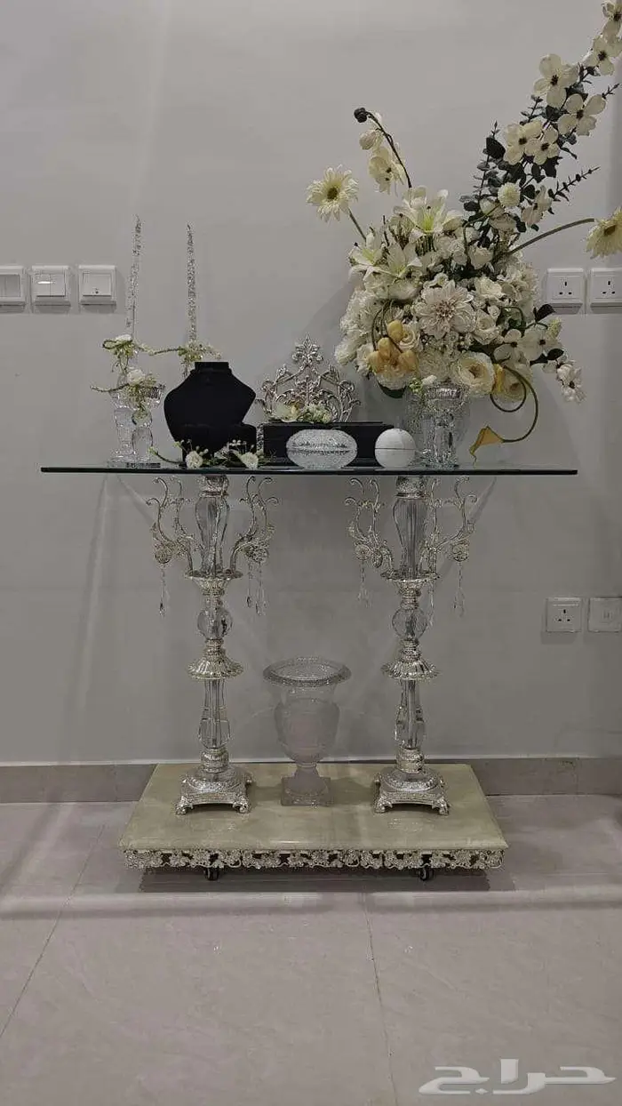 طاولة ملكة - شبه جديدة 2