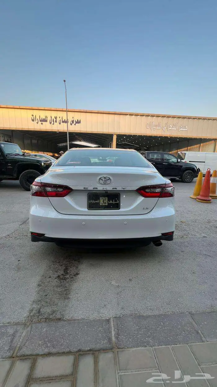 تويوتا كامري LE موديل 2023- معرض خلف للسيارات 4