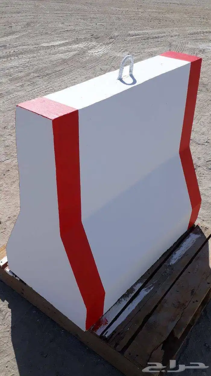 حواجز قواعد انارة مناهل خرسانية 6