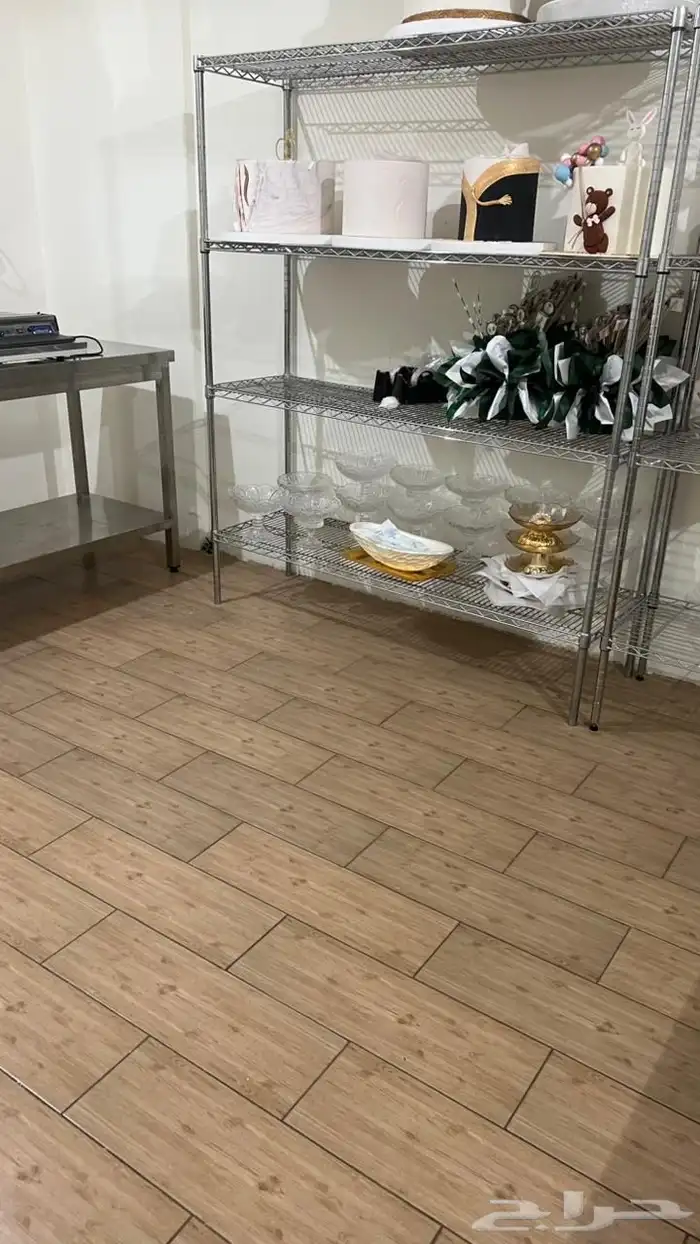 للبيع اغراض محل حلويات 9
