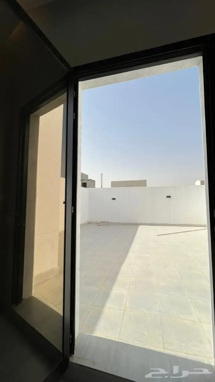 شقه للبيع جديده مع السطح 5
